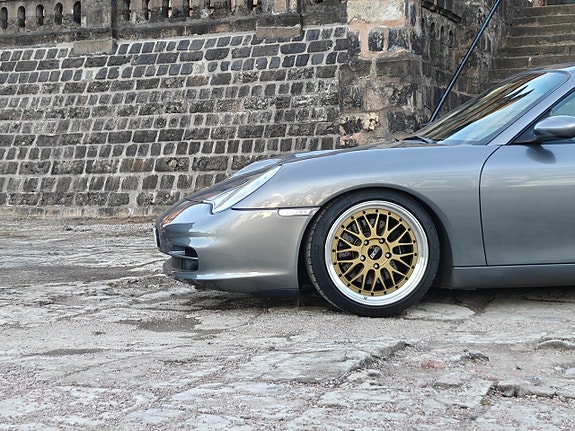 Porsche 911 4 of 5