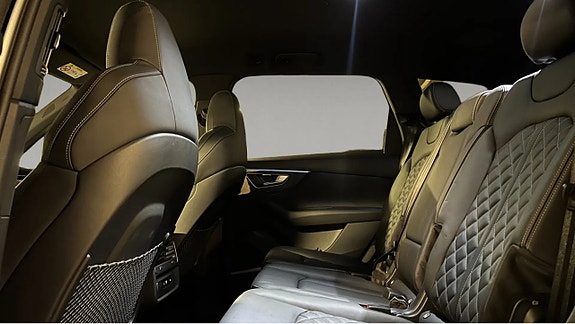 Audi Q7 12 of 12