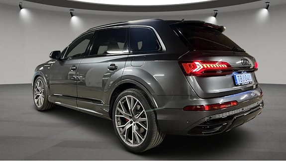 Audi Q7 4 of 5