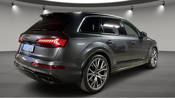Audi Q7 3 of 5