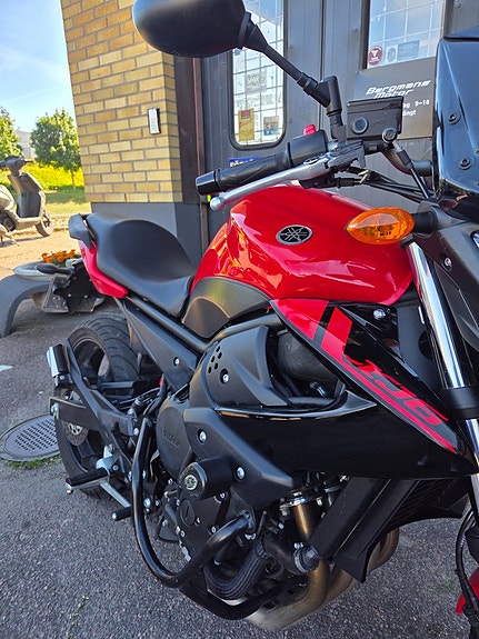 Yamaha Xj6 -11 3 of 5