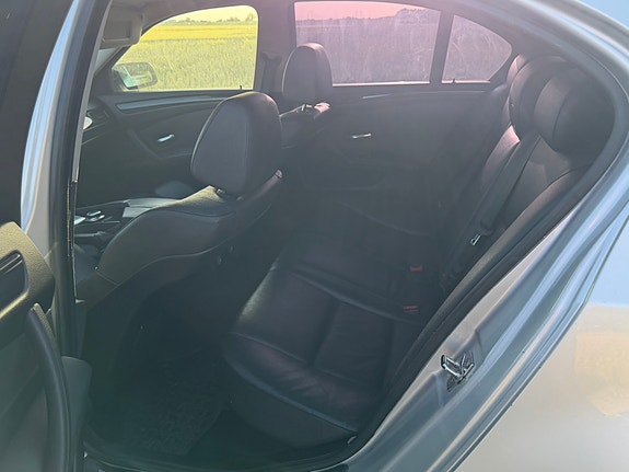 BMW 523i 5 of 5
