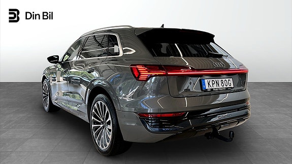 Audi Q8 3 of 22