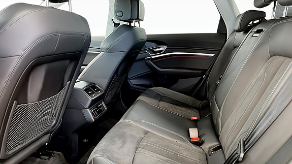 Audi Q8 12 of 22