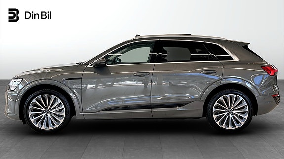 Audi Q8 2 of 22
