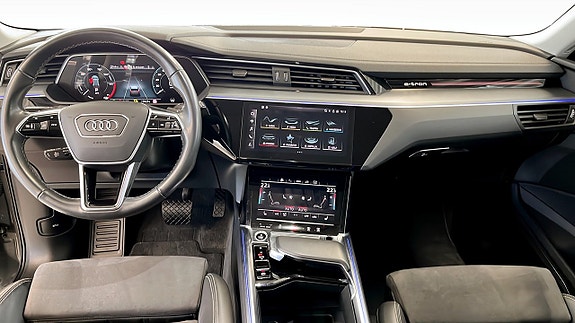 Audi Q8 13 of 22