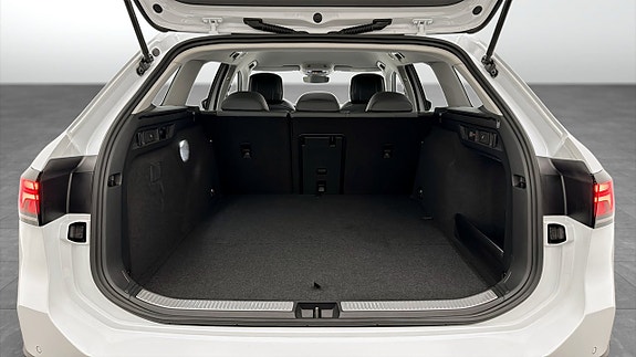 Volkswagen Passat 12 of 19