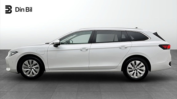 Volkswagen Passat 2 of 5