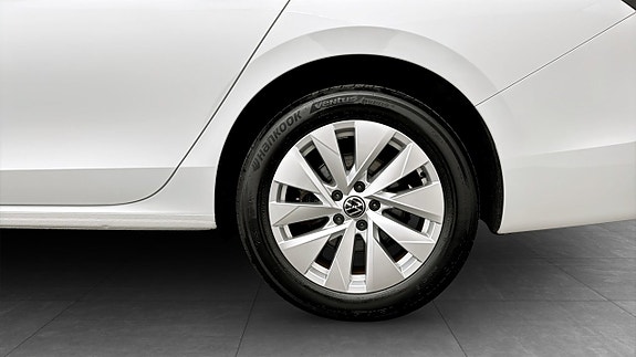 Volkswagen Passat 6 of 19