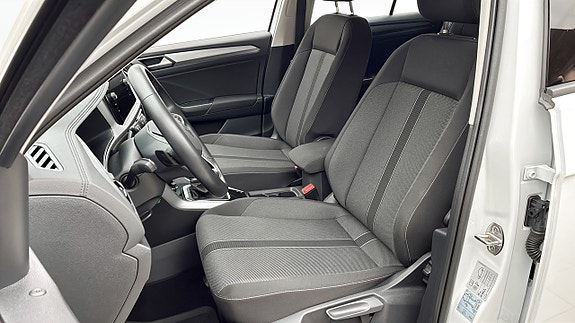 Volkswagen T-Roc 8 of 12