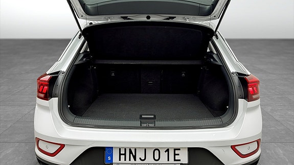Volkswagen T-Roc 12 of 12