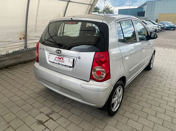 Kia Picanto 3 of 17