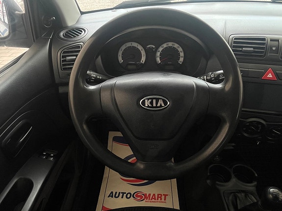 Kia Picanto 13 of 17