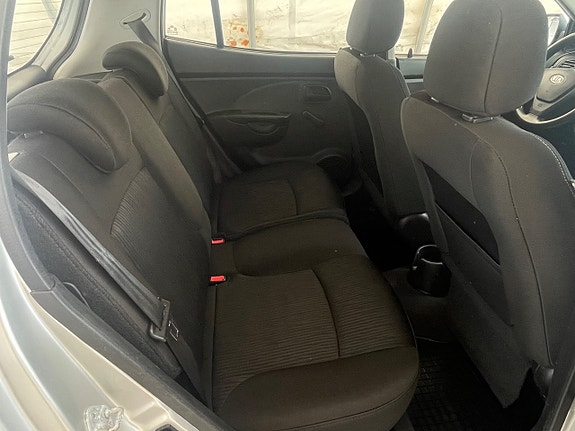 Kia Picanto 10 of 17