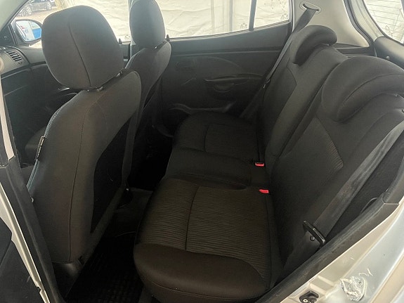 Kia Picanto 8 of 17