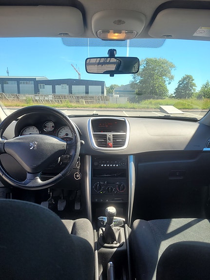 Peugeot 207 3 of 4