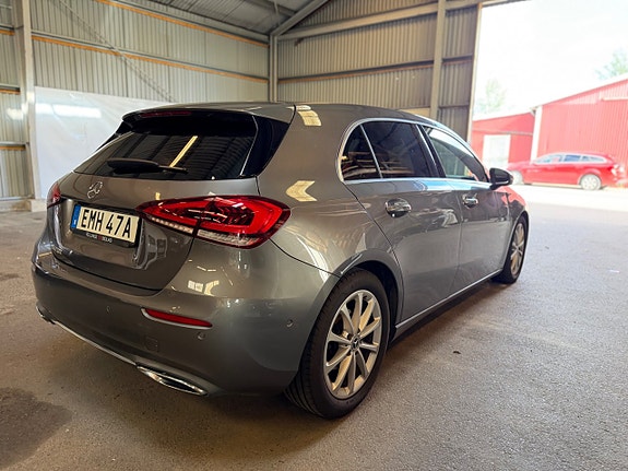 Mercedes-Benz A200 4 of 5