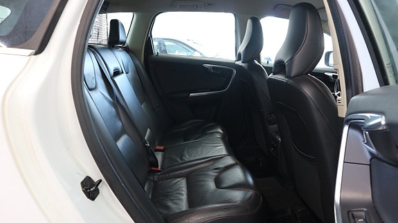 Volvo XC60 10 of 21