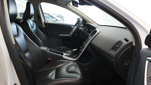 Volvo XC60 11 of 21