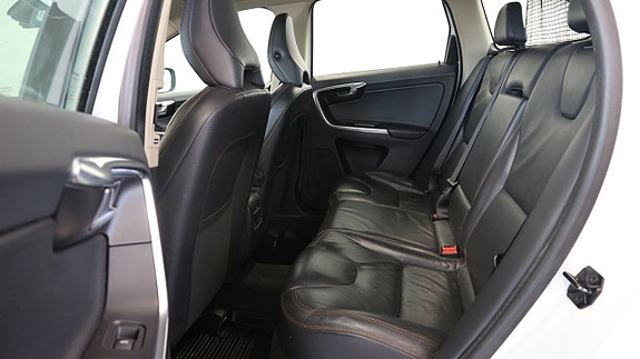 Volvo XC60 9 of 21