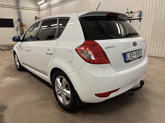 Kia Ceed 2 of 19