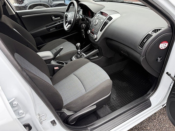 Kia Ceed 11 of 19