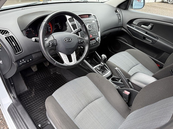 Kia Ceed 13 of 19
