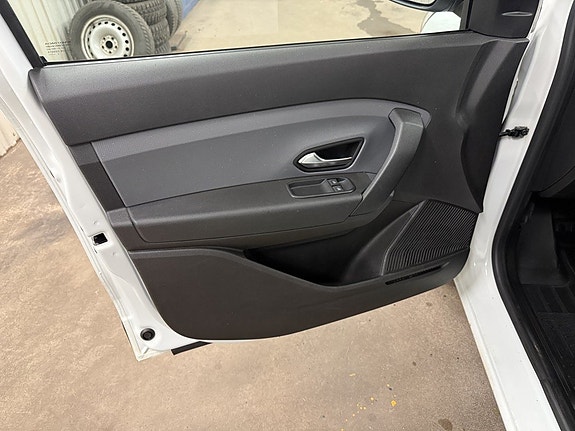 Renault Kangoo Express 12 of 19