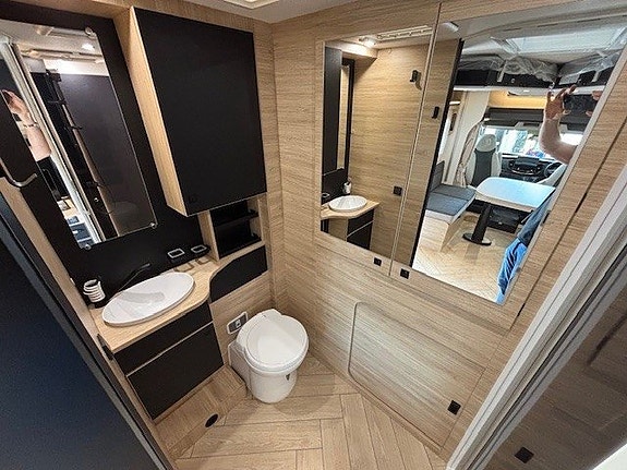 CHALLENGER 270 Graphite Edition M26 - Ford Transit 2.0L 165 HK Automat 11 of 16