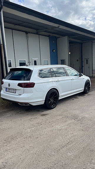 Volkswagen Passat 2 of 5