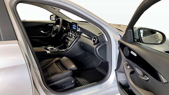 Mercedes-Benz CLC220 3 of 5