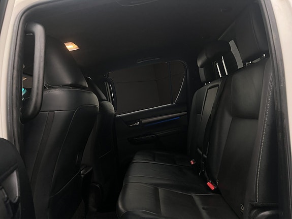 Toyota HiLux 18 of 30