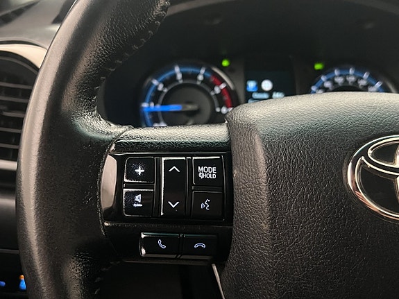 Toyota HiLux 20 of 30