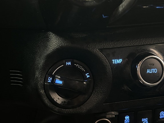 Toyota HiLux 29 of 30