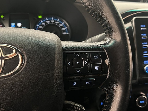 Toyota HiLux 22 of 30
