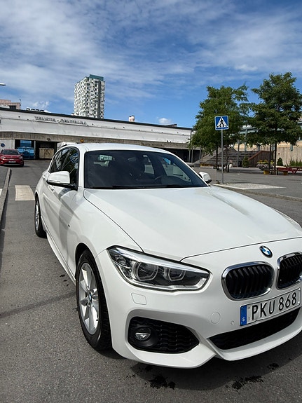 BMW 118i 2 of 5