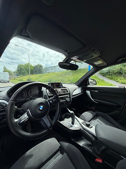 BMW 118i 3 of 5