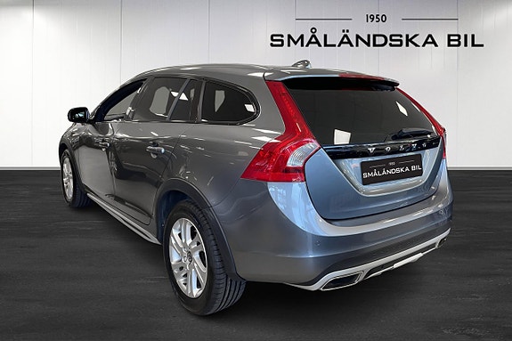 Volvo V60 Cross Country 3 of 5