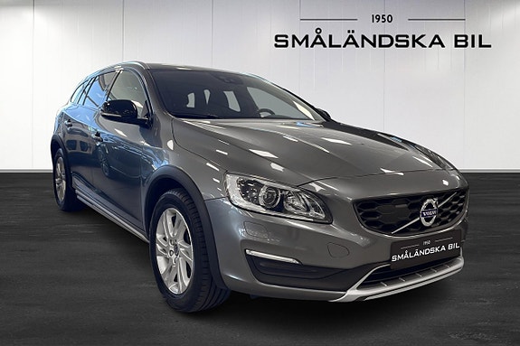 Volvo V60 Cross Country 2 of 5