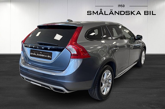 Volvo V60 Cross Country 4 of 5