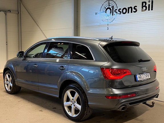 Audi Q7 4 of 5