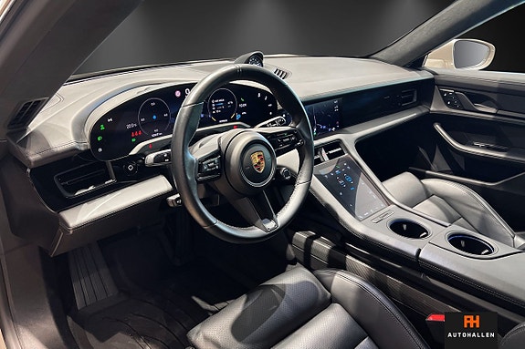 Porsche Taycan 13 of 27