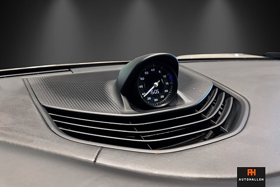 Porsche Taycan 16 of 27