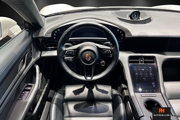 Porsche Taycan 19 of 27
