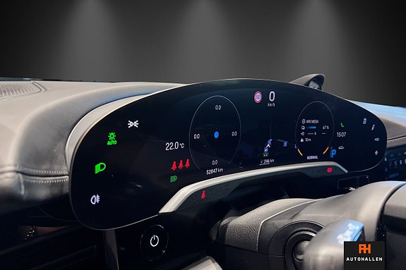 Porsche Taycan 14 of 27