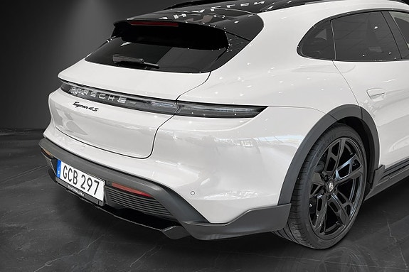 Porsche Taycan 9 of 27