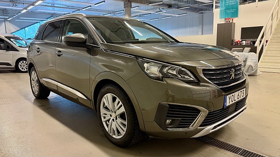 Peugeot 5008 2 of 9