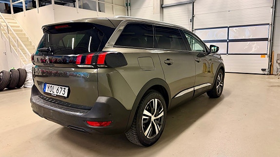 Peugeot 5008 3 of 5