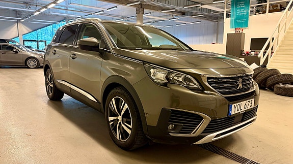 Peugeot 5008 2 of 5