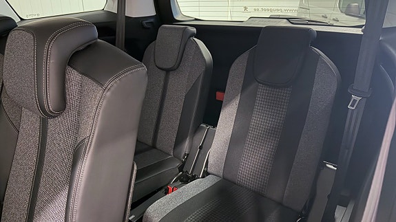 Peugeot 5008 9 of 9